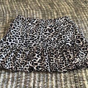 Tail Ladies Leopard Print Ruffle Golf Skort. EUC SZ M.